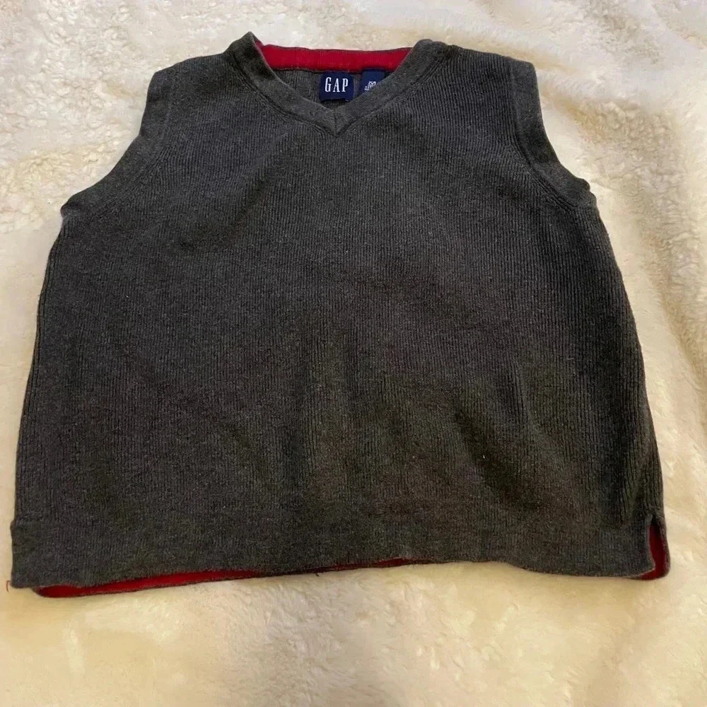 GAP kids XS (4)‎ gray vest